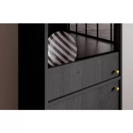 Tili Vitrin, Fekete, Fekete