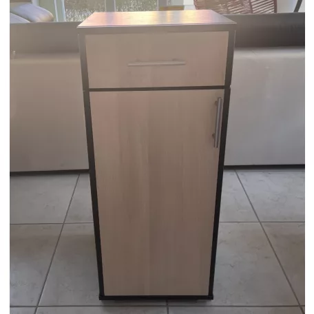 Előszobai kis szekrény